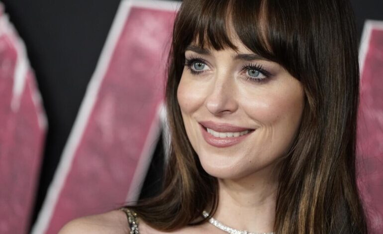 Dakota Johnson desabafa sobre fracasso de Madame Teia