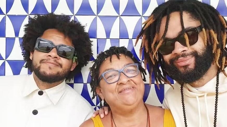 Emicida homenageia a mãe Dona Jacira em música emocionante: conheça a história da canção “Mãe” e do legado da matriarca