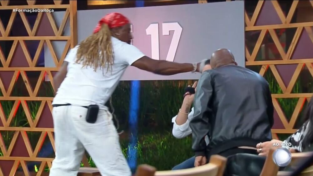 A Fazenda 17: Creo Kellab é expulso após briga com Fabiano Moraes – Confira imagens da agressão que resultou a saída do participante