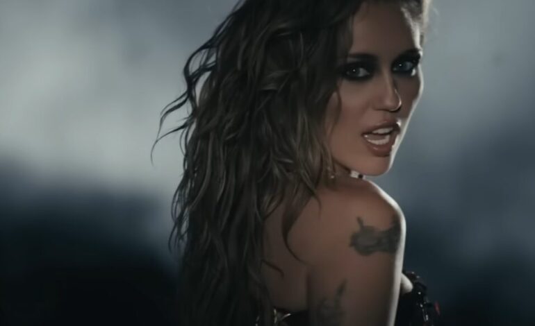 Novo clipe de Miley Cyrus mostra imagens inéditas de novo Avatar