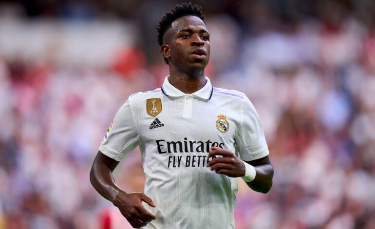 Vini Jr joga hoje? Real Madrid x Sevilla: Saiba onde vai passar ao vivo, qual o horário e escalações (20/12)