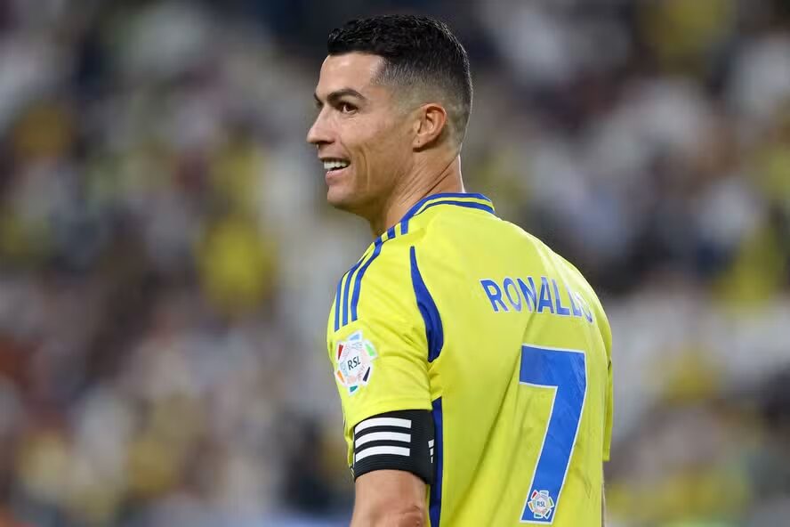 CR7 joga hoje em Al Nassr x Al Akhdoud ?
