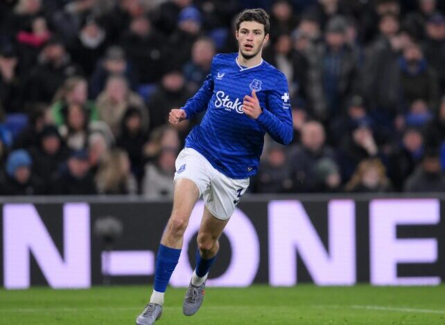 Burnley x Everton hoje: saiba onde assistir ao vivo, horário e escalações (27/12)