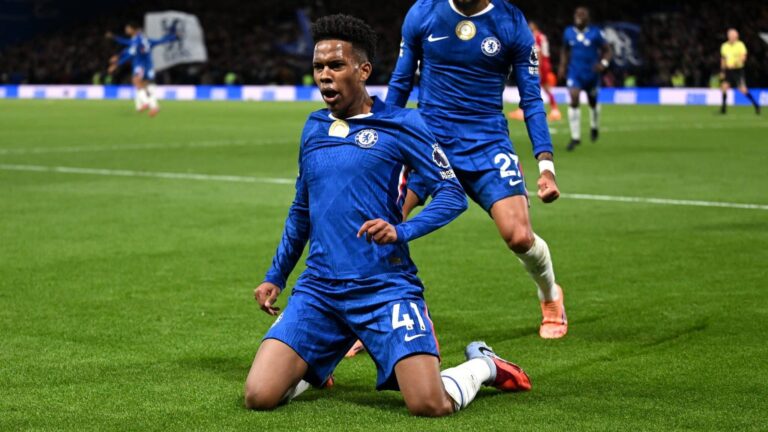 Estevão joga hoje? Manchester City x Chelsea: onde assistir ao vivo, horário e escalações (04/01)