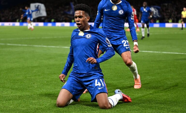 Estevão joga hoje? Confira a escalação de Manchester City x Chelsea